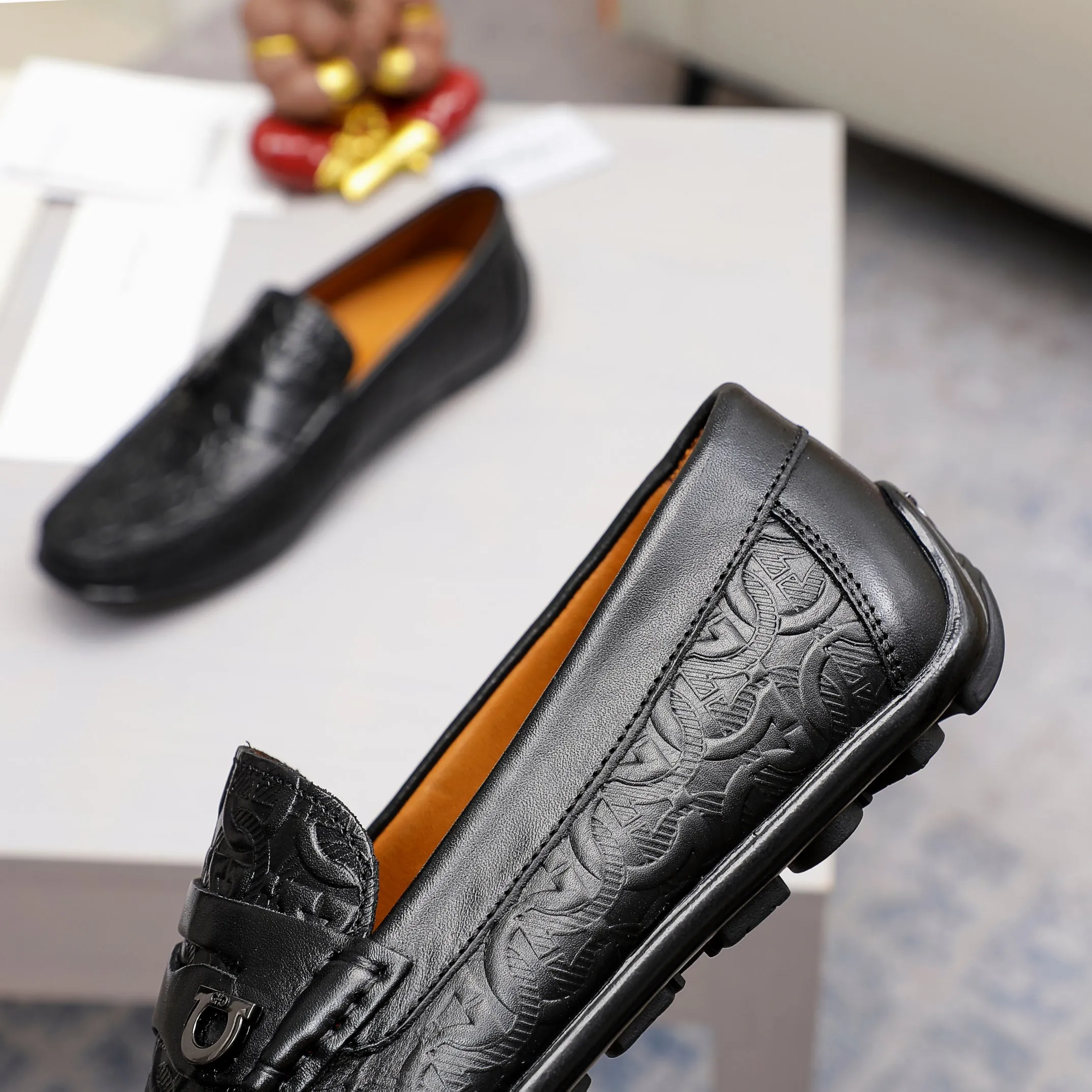 Men's clothing and shoes💰360 🔥Ferragamo's new men's casual slip-on shoes🇨🇳Official website original 1:1 mold opening, original quality💯Fine workmanship, high-end luxury☘The upper is made of imported Italian first-layer cowhide🌴Top layer🐷Leather lining🍓Rubber wear-resistant and non-slip outsole, breathable and comfortable to wear🍍The first choice for high-grade men🍉Black, brown. Code number 38-45
